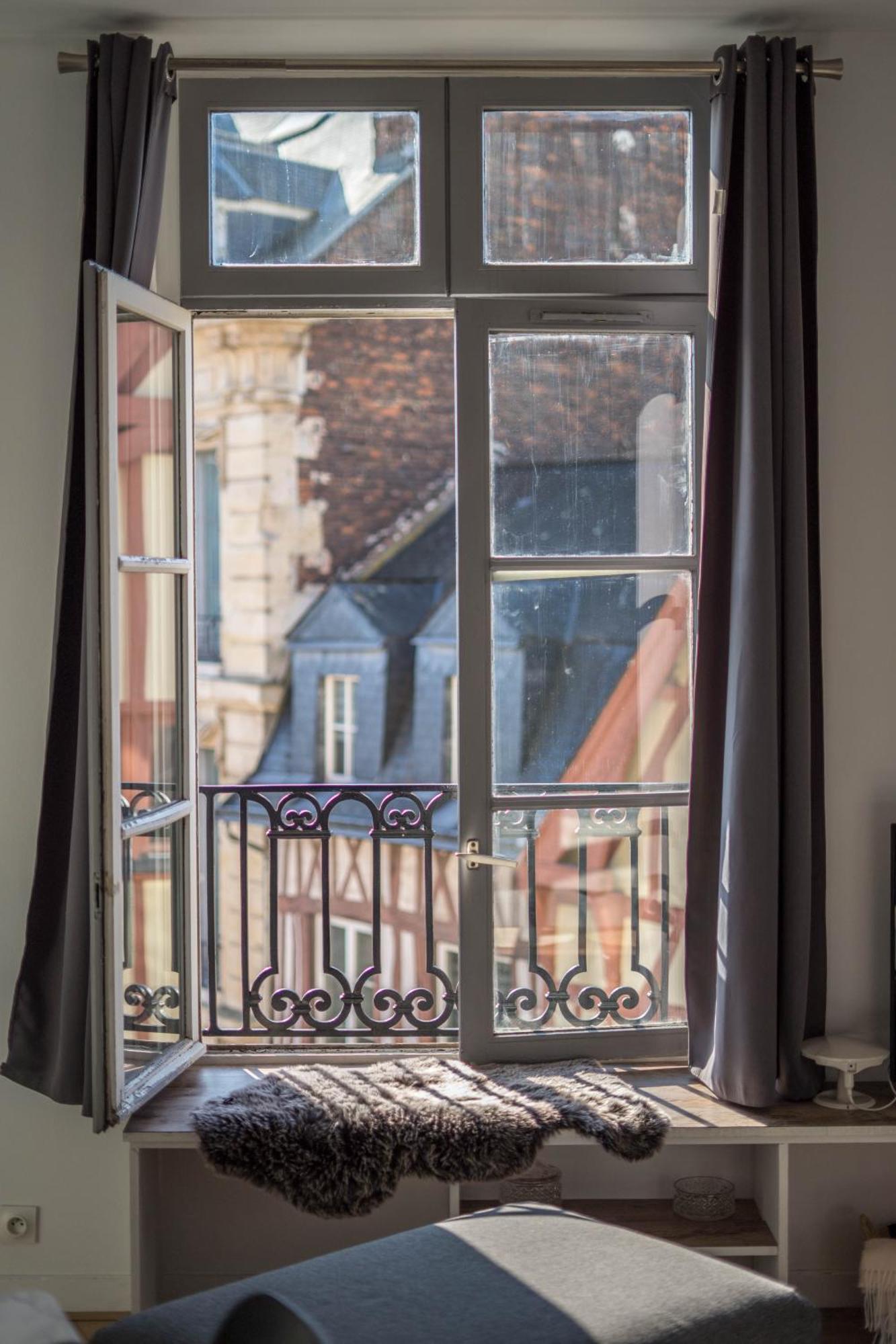 Charming City Center Flat Руан Екстериор снимка