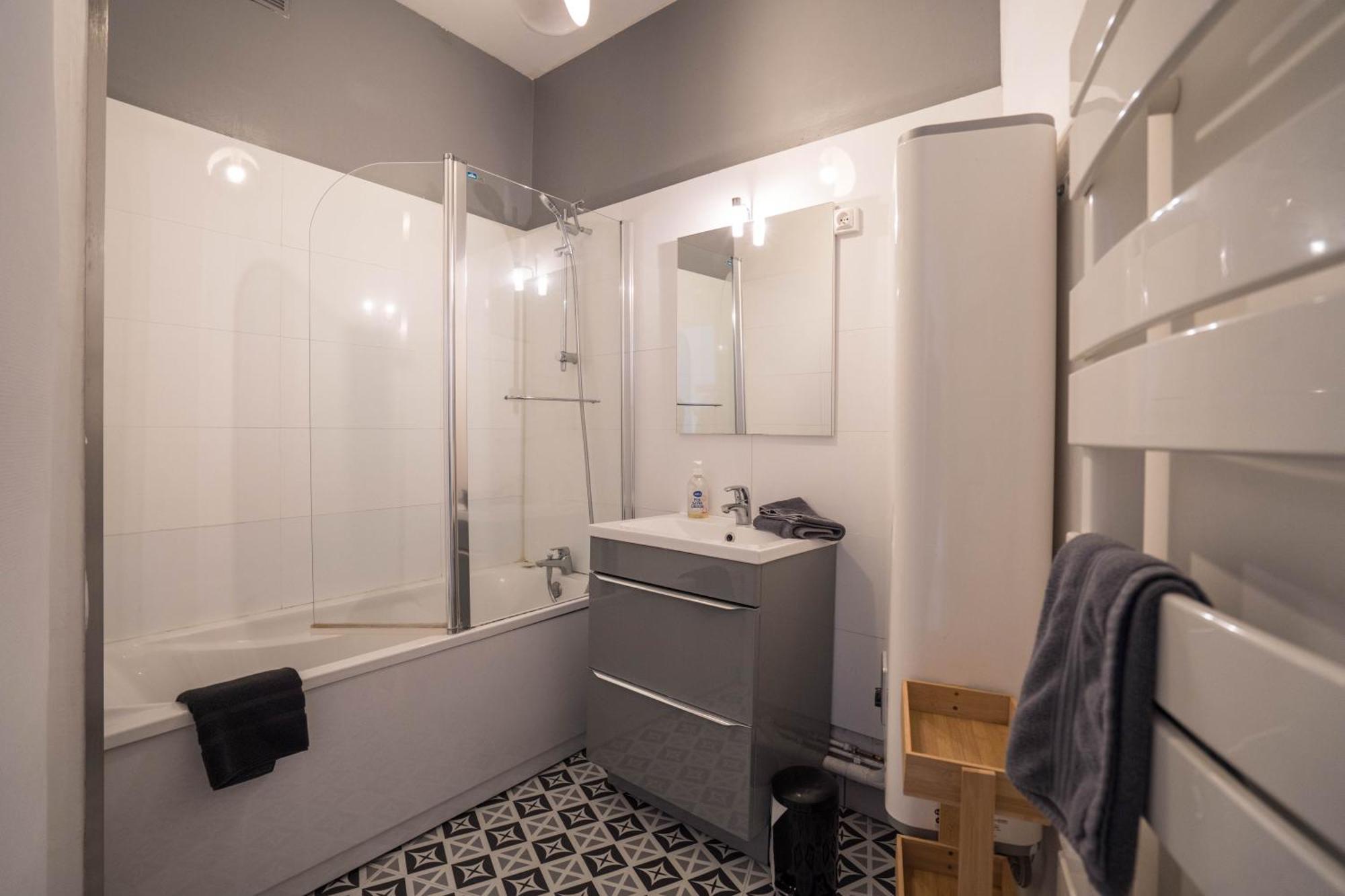 Charming City Center Flat Руан Екстериор снимка