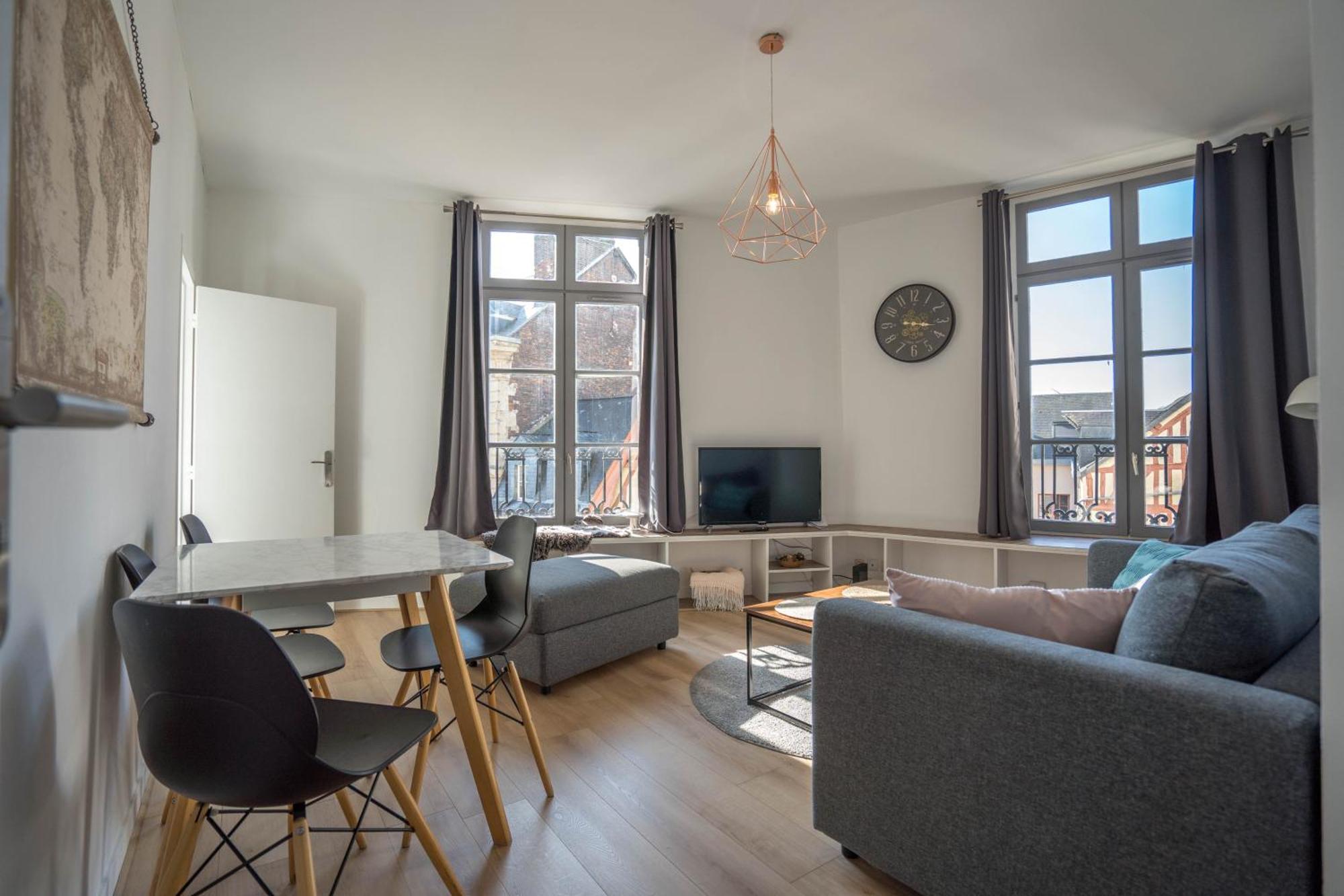 Charming City Center Flat Руан Екстериор снимка